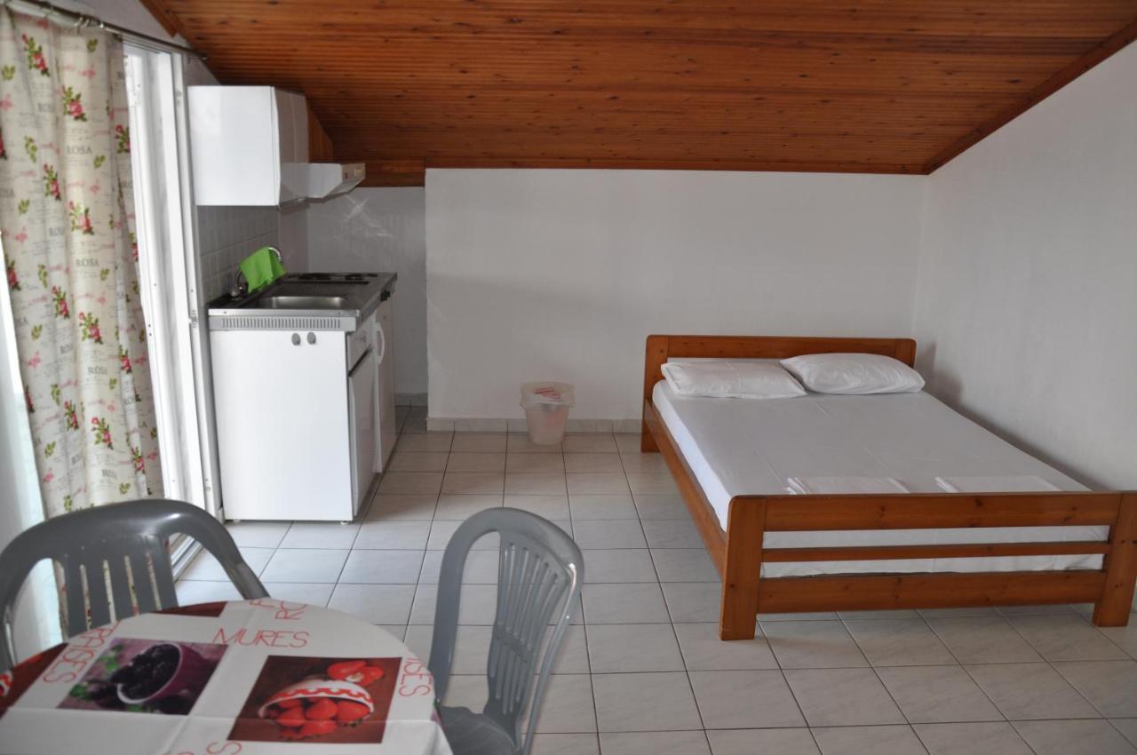 Apartments Stavroula Ηospitality Nea Vrasna Quarto foto