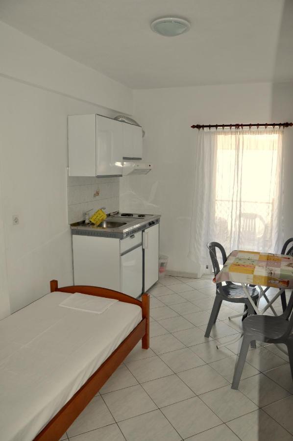 Apartments Stavroula Ηospitality Nea Vrasna Quarto foto